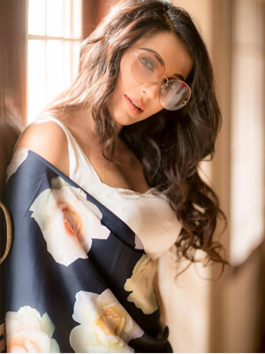 kavita young pretty escort